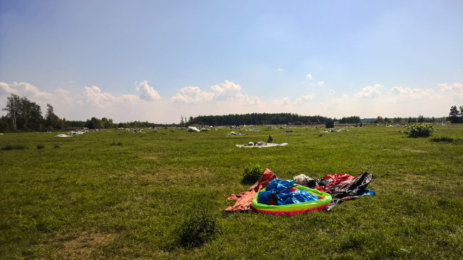 Die Schattenseite: selbst eine Woche nach dem Festival war noch nicht aller Müll beseitigt