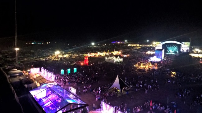 Blick vom Rie-sen-rad über das Festivalgelände